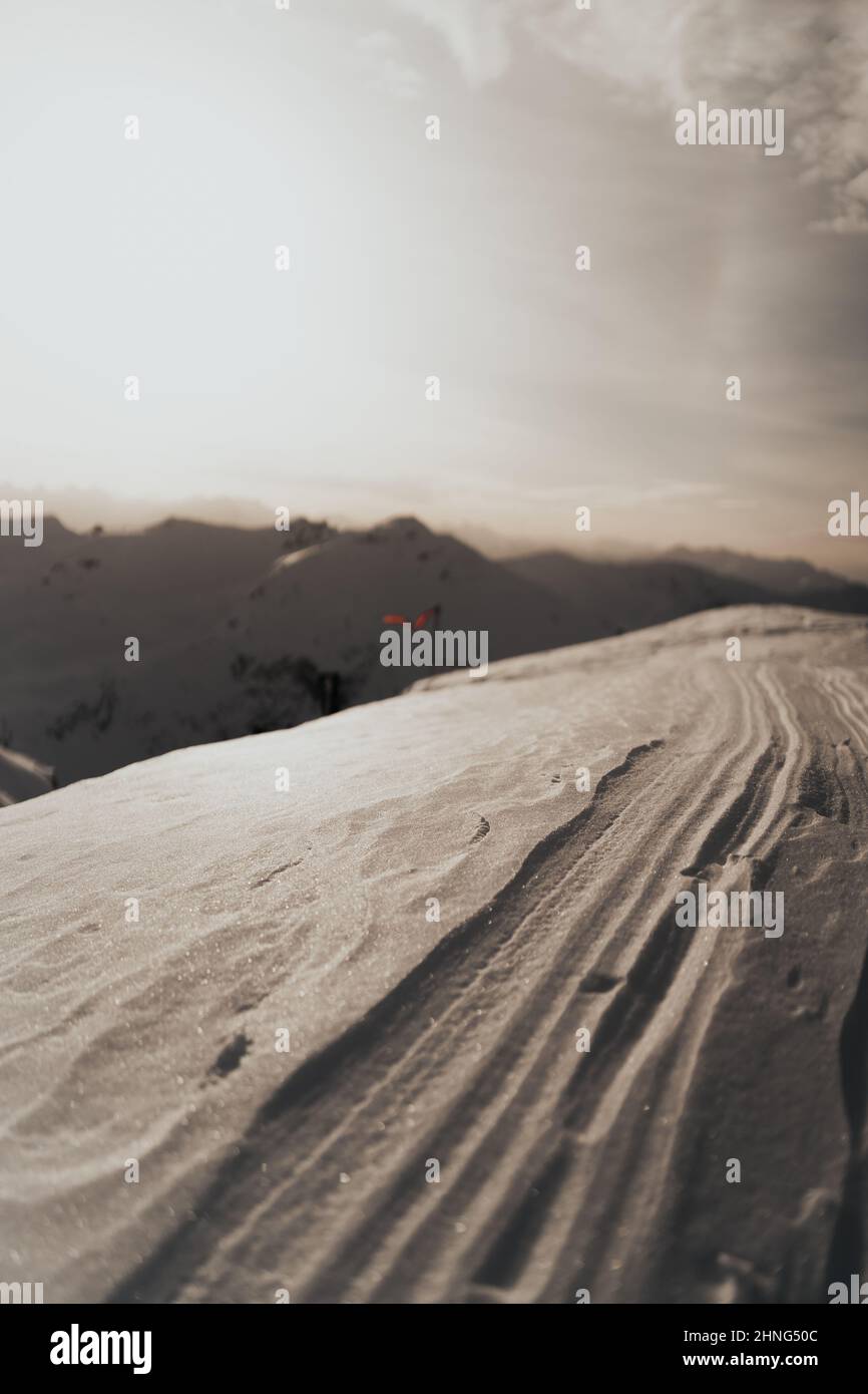 Piste innevate - il tempo perfetto per una gita in montagna per sciare Foto Stock