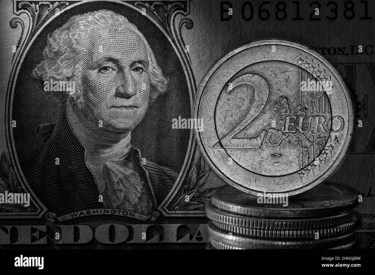 Euro e dollaro tasso di cambio Coin e Bill rapporto nero e bianco Foto Stock