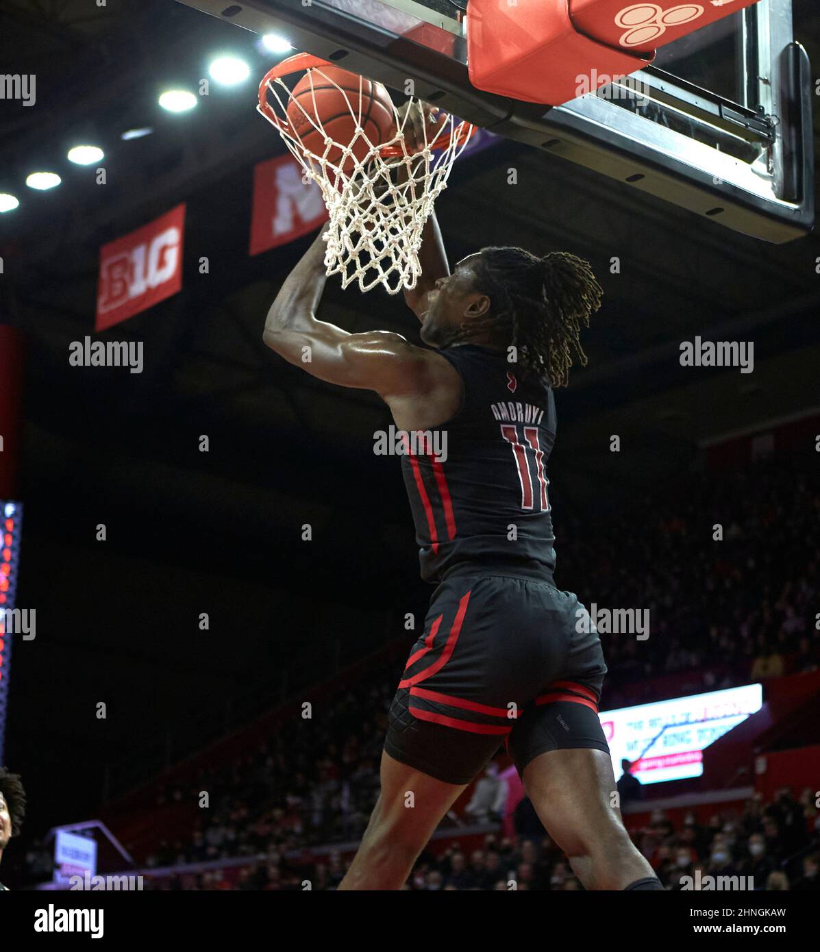 Piscataway, New Jersey, Stati Uniti. 16th Feb 2022. Rutgers Scarlet Knights Center Clifford Omoruyi (11) si trova nella seconda metà durante il Big Ten Basketball tra l'Illinois Fighting Illini e Rutgers Scarlet Knights alla Jersey Mikes Arena di Piscataway, New Jersey, mercoledì 16 2022 febbraio. Rutgers sconvolse #12 Illinois 70-59. Duncan Williams/CSM/Alamy Live News Foto Stock