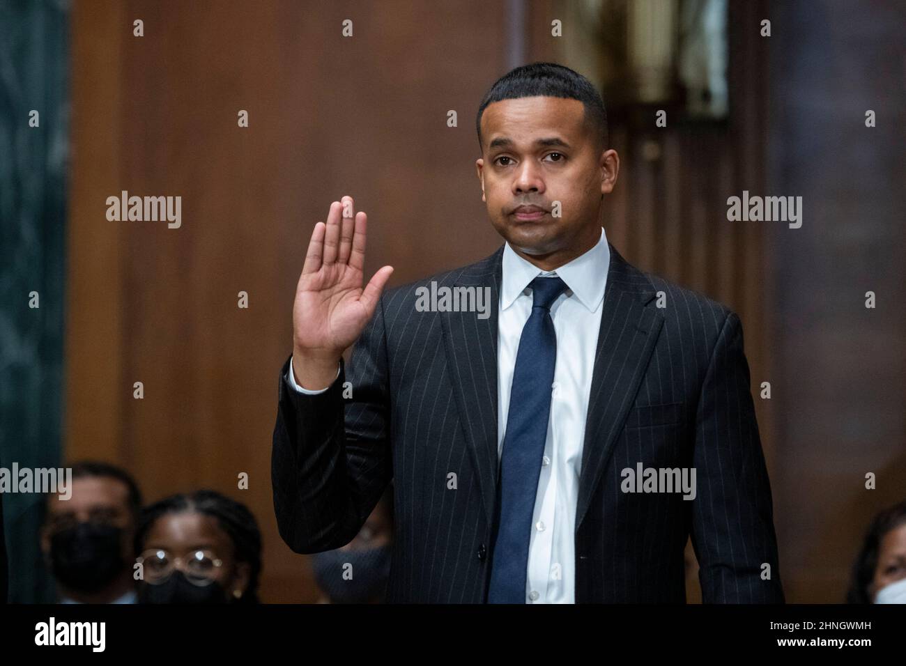 Paul Monteiro è giurato come appare davanti ad un Comitato del Senato per l'udienza giudicaria per la sua nomina a Direttore, Servizio Relazioni comunitarie, nell'edificio del Senato di Dirksen a Washington, DC, USA, Mercoledì 16 febbraio, 2022. Foto di Rod Lammey/CNP/ABACAPRESS.COM Foto Stock