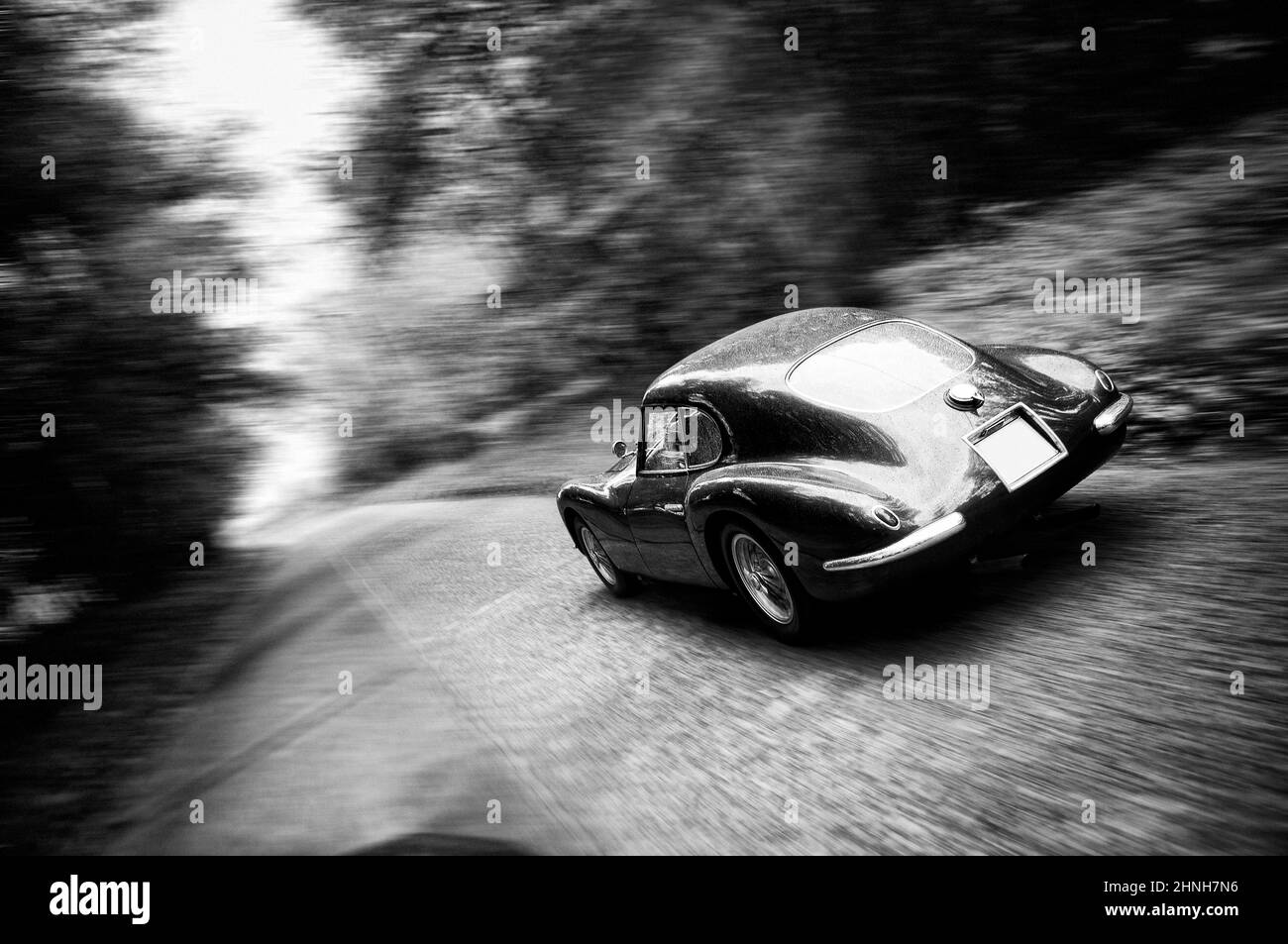 Roadster italiana vintage su strada di montagna Foto Stock