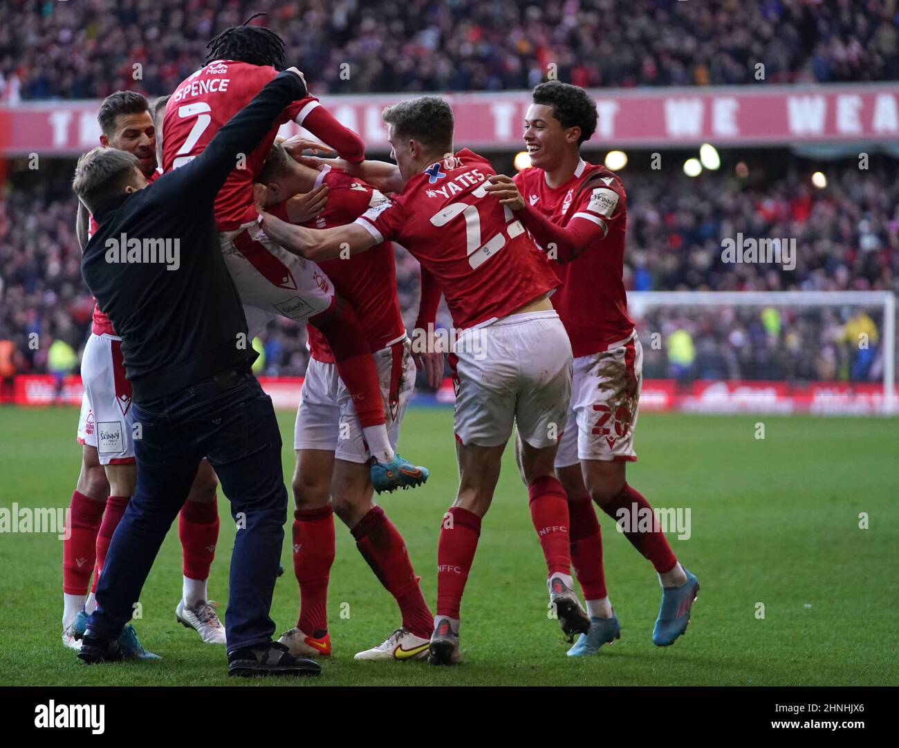 Foto del file datata 06-02-2022 di Una città di Leicester invade il campo come Nottingham Forest celebrare il punteggio del loro lato terzo obiettivo del gioco. John Mousinho, presidente dell’Associazione dei calciatori professionisti, ritiene che i sostenitori che assaliscono i giocatori debbano essere vietati a vita e che il calcio debba rendersi conto che ha un problema crescente con il disturbo dei tifosi. Data di emissione: Giovedì 17 febbraio 2022. Foto Stock