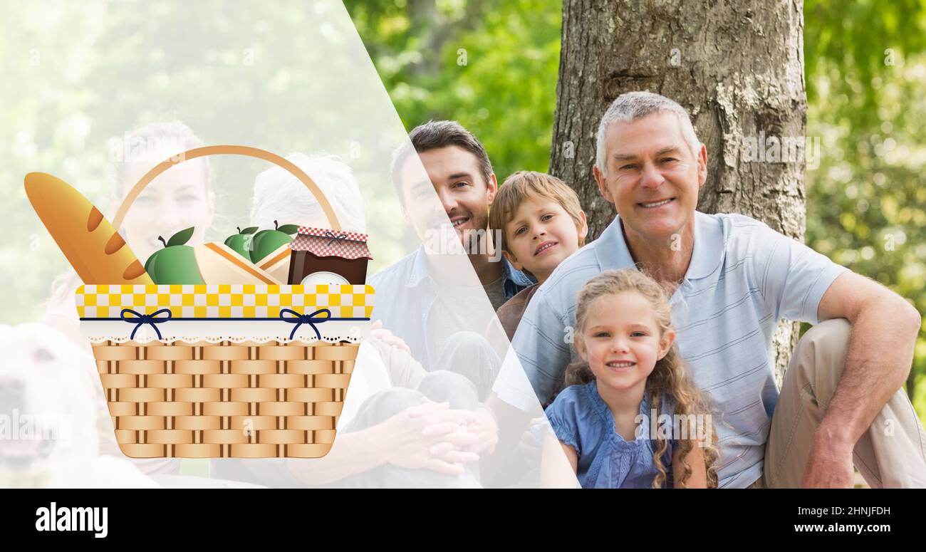 Ritratto di allegra famiglia caucasica multigenerazionale con cibo godendo pic-nic nel parco Foto Stock