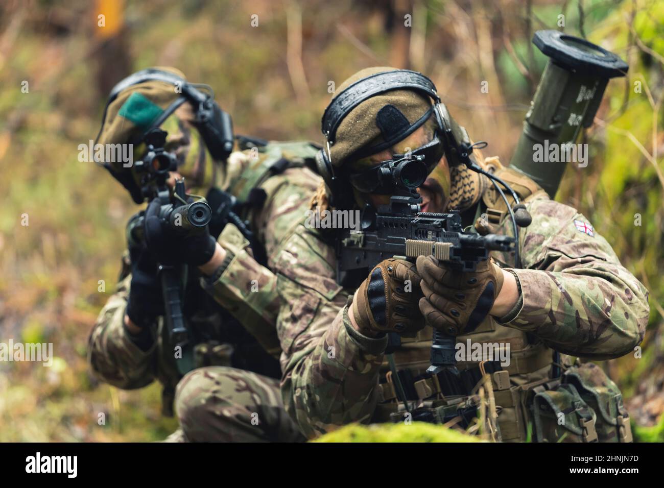 Marcare i bersagli con munizioni come squadra dell'esercito . Foto di alta qualità Foto Stock