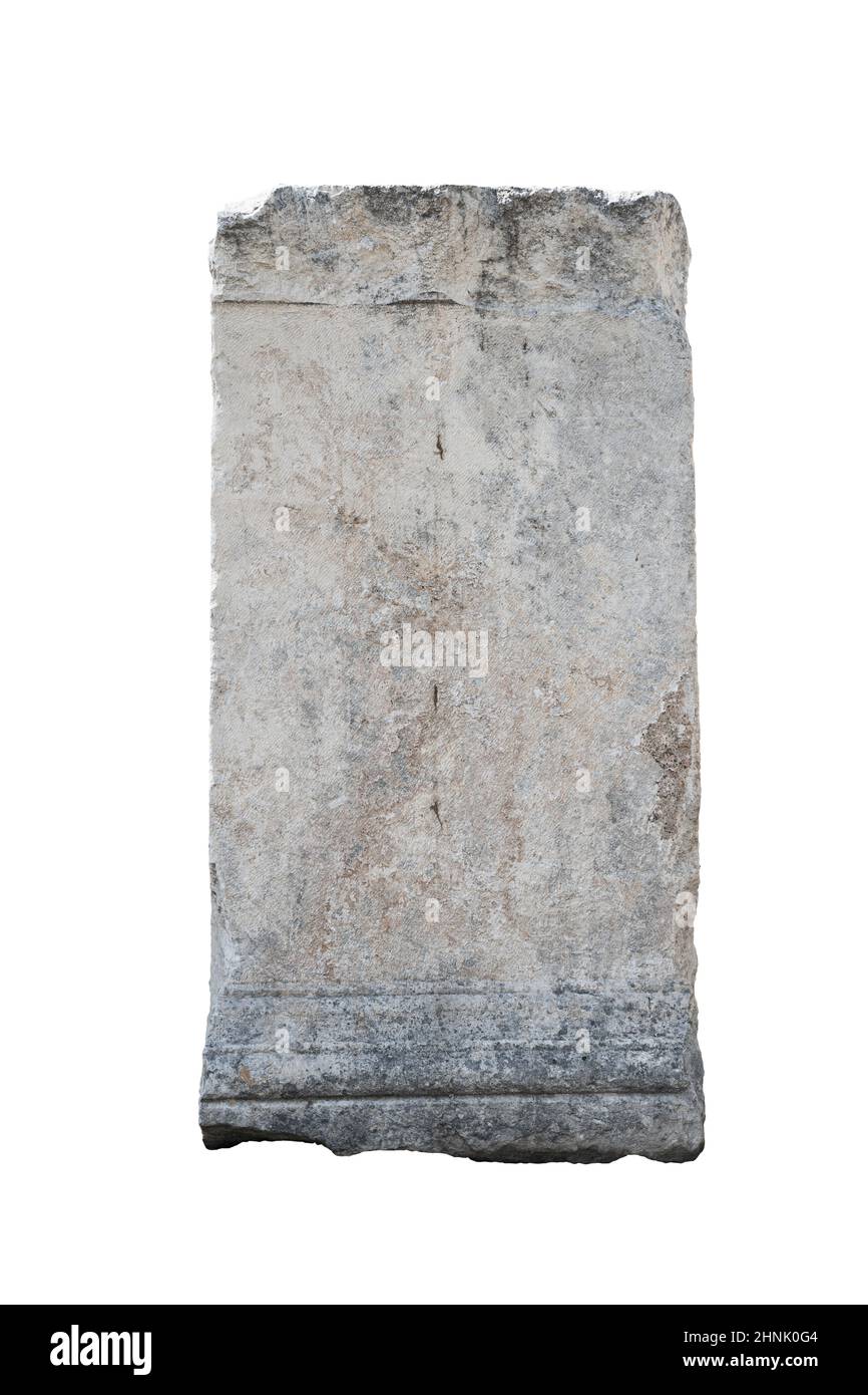 grande colonna di pietra quadrata isolata su sfondo bianco Foto Stock