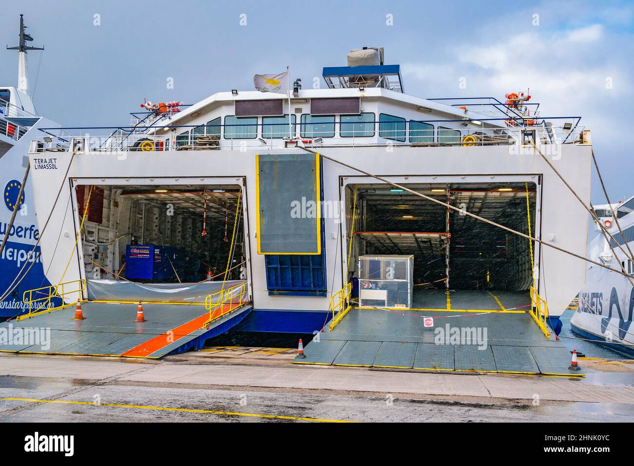 Traghetto ingresso Pireo Porto, Grecia Foto Stock