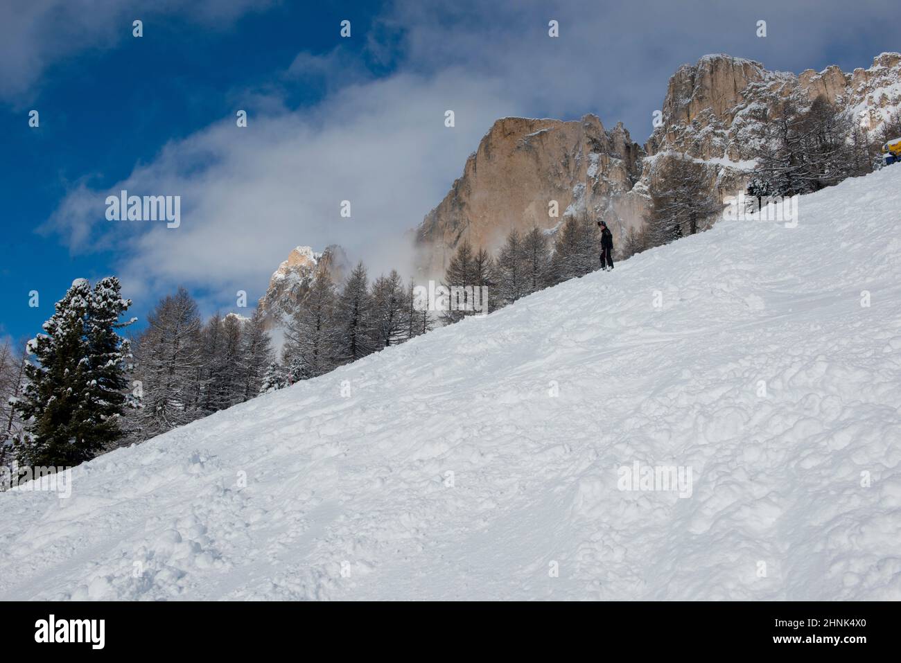 Neve, picchi e nuvole Foto Stock