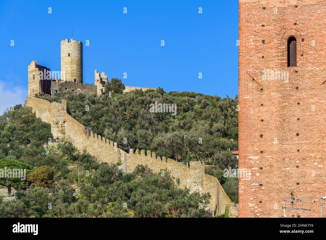 Castello e Torre di Monte Ursino Foto Stock