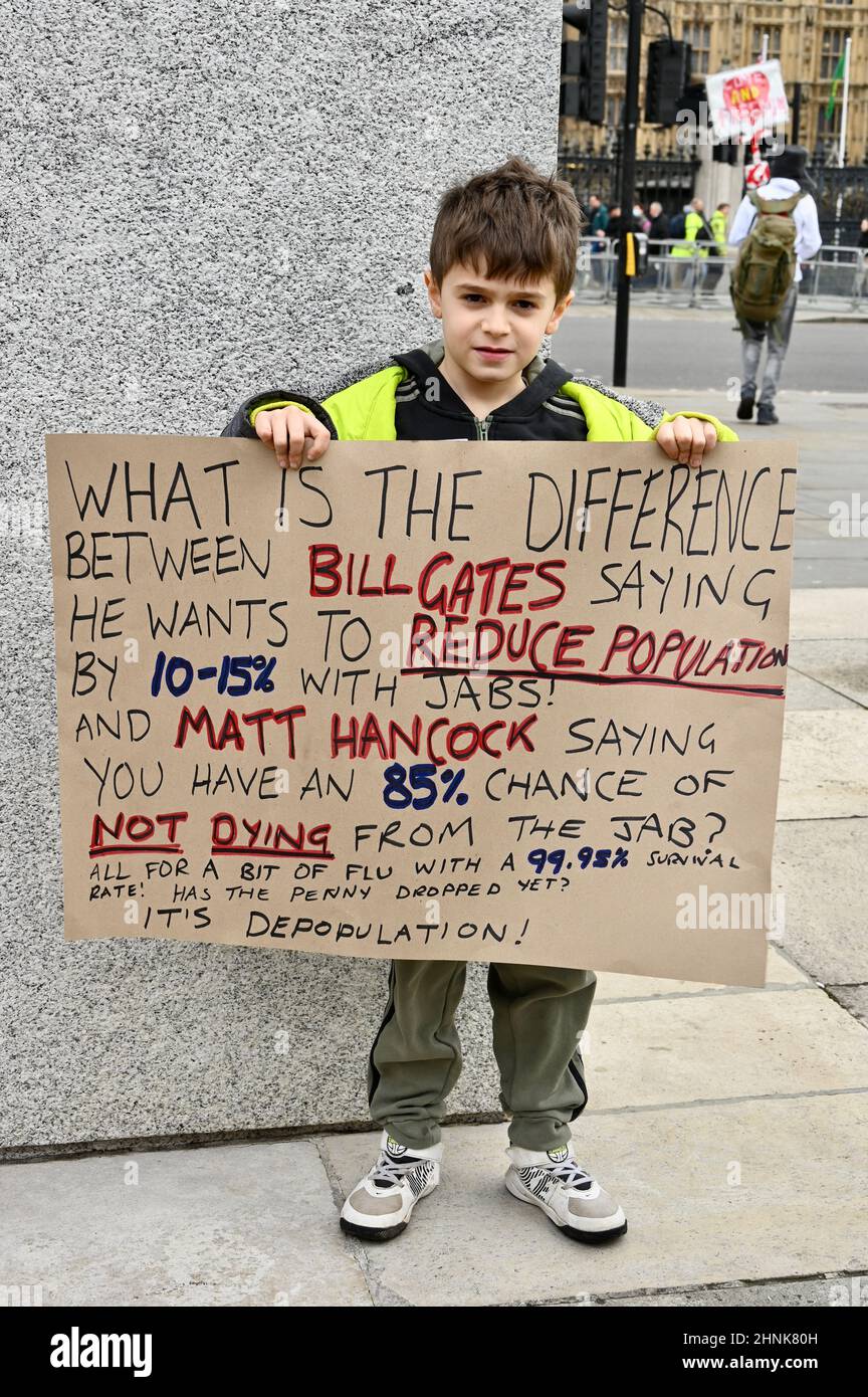 Londra, Regno Unito. I manifestanti anti anti-Vax si sono riuniti a Westminster per manifestare contro la vaccinazione dei bambini e in solidarietà con la protesta dei canadesi Truckers. Foto Stock