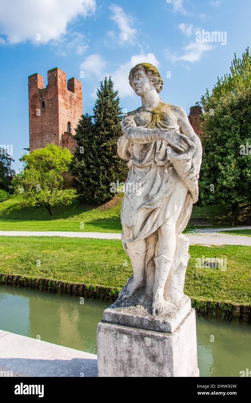 Statua e Torre di Castelfranco Veneto Foto Stock