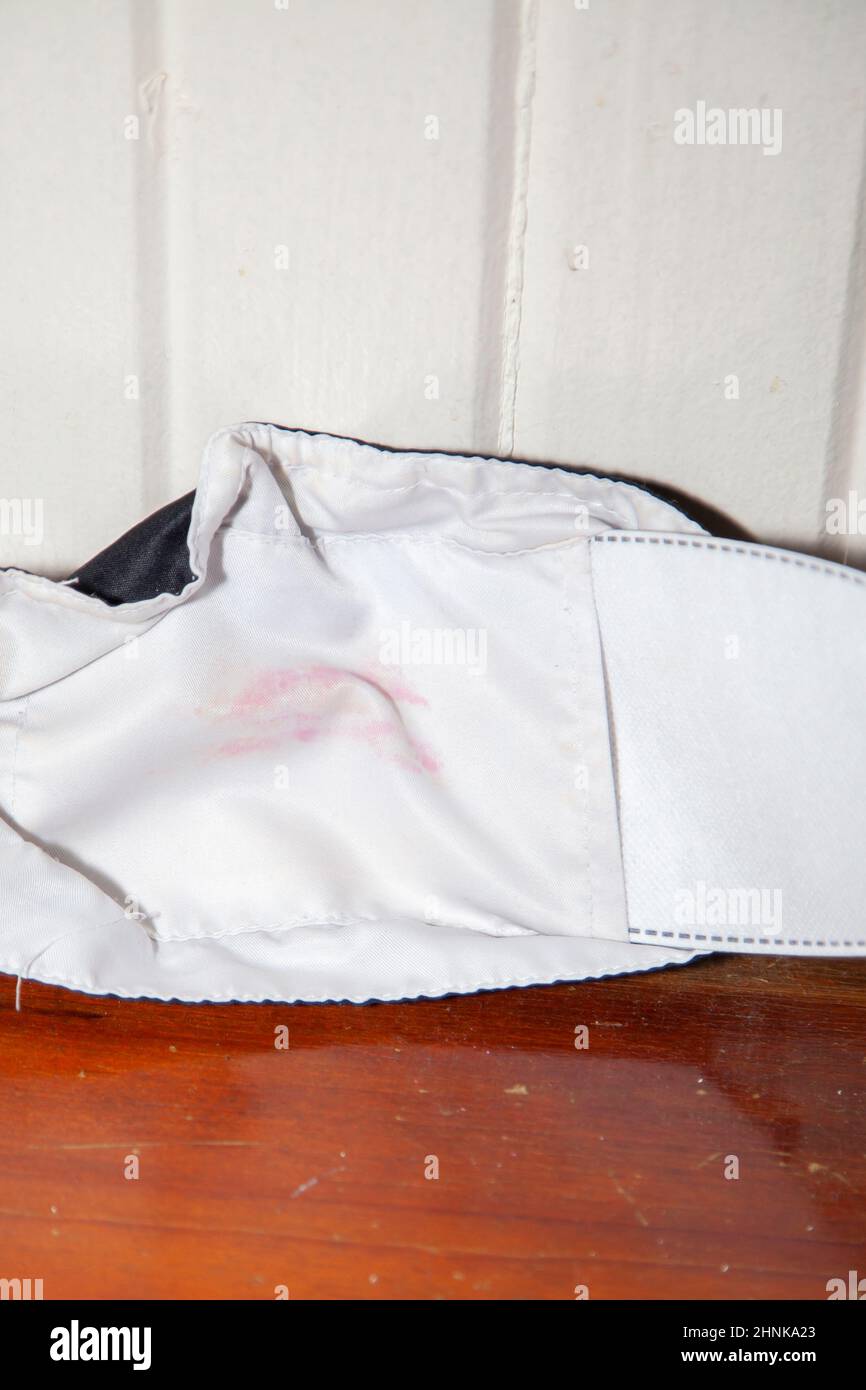 Maschera e filtro usurati Foto Stock