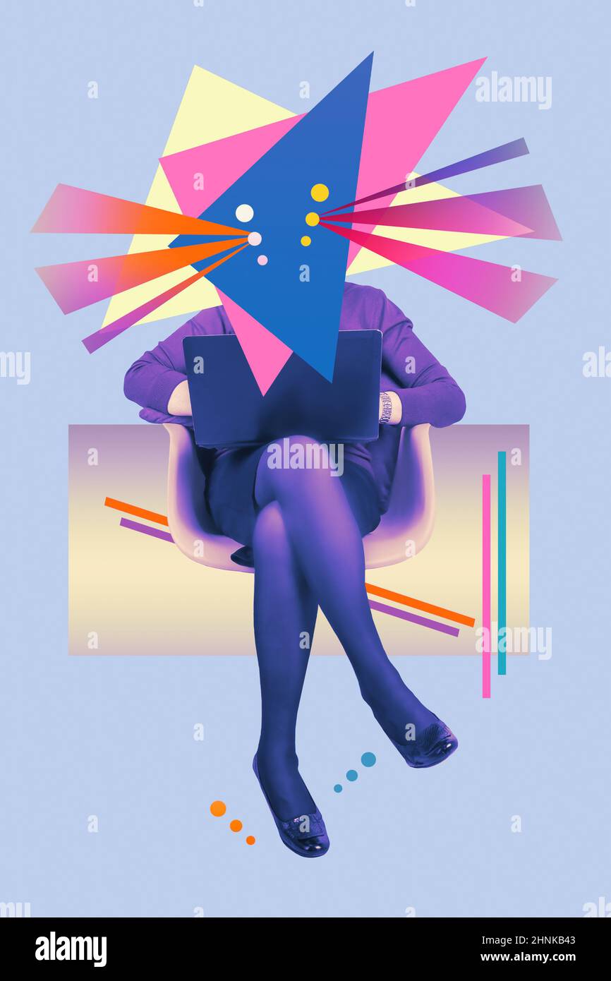 Divertente buisness donna astratto testa seduta con laptop su sfondo a colori. Foto Stock