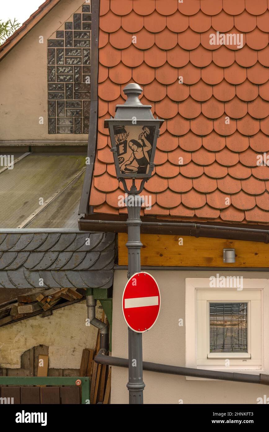 Lampada di strada nella storica città vecchia di Kronberg im Taunus, Germania Foto Stock