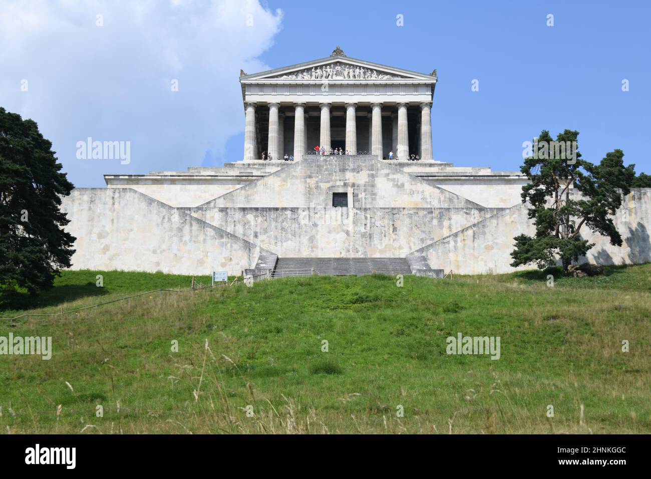 Il monumento commemorativo di Walhalla a Donaustauf nei pressi di Regensburg fu inaugurato nel 1842. All'interno della Hall of Fame ci sono busti di marmo di importanti personalità germaniche. Foto Stock