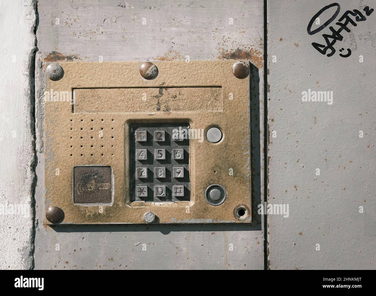 Un pulsante tastiera del citofono alla porta realistico Foto Stock