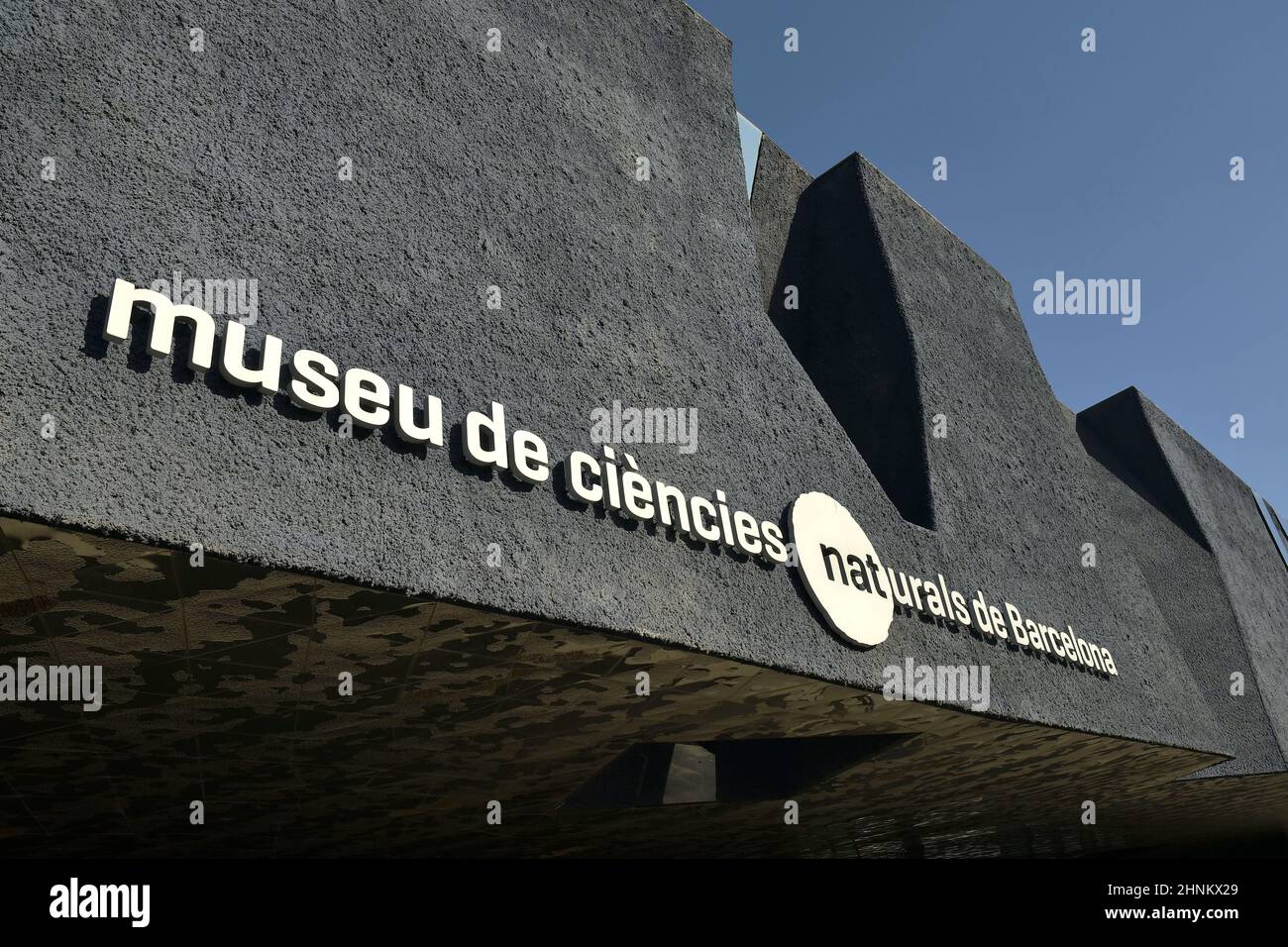 Museu Blau - esterno del museo di scienze naturali a Barcellona, Spagna. Architettura moderna e distintiva progettata dagli architetti Herzog e de Meuron. Foto Stock