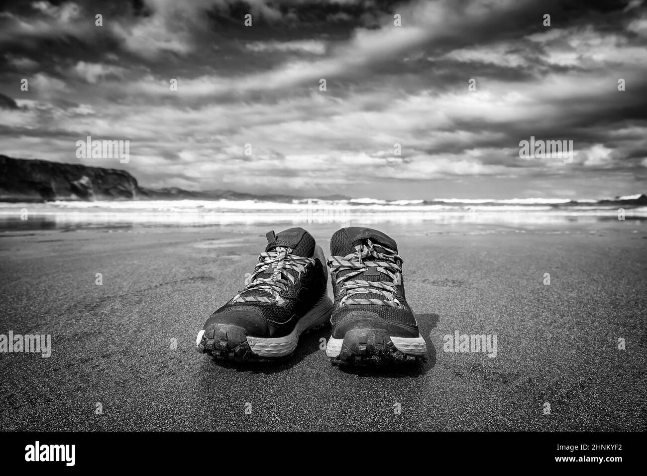 Pantofole da sole sulla spiaggia Foto Stock