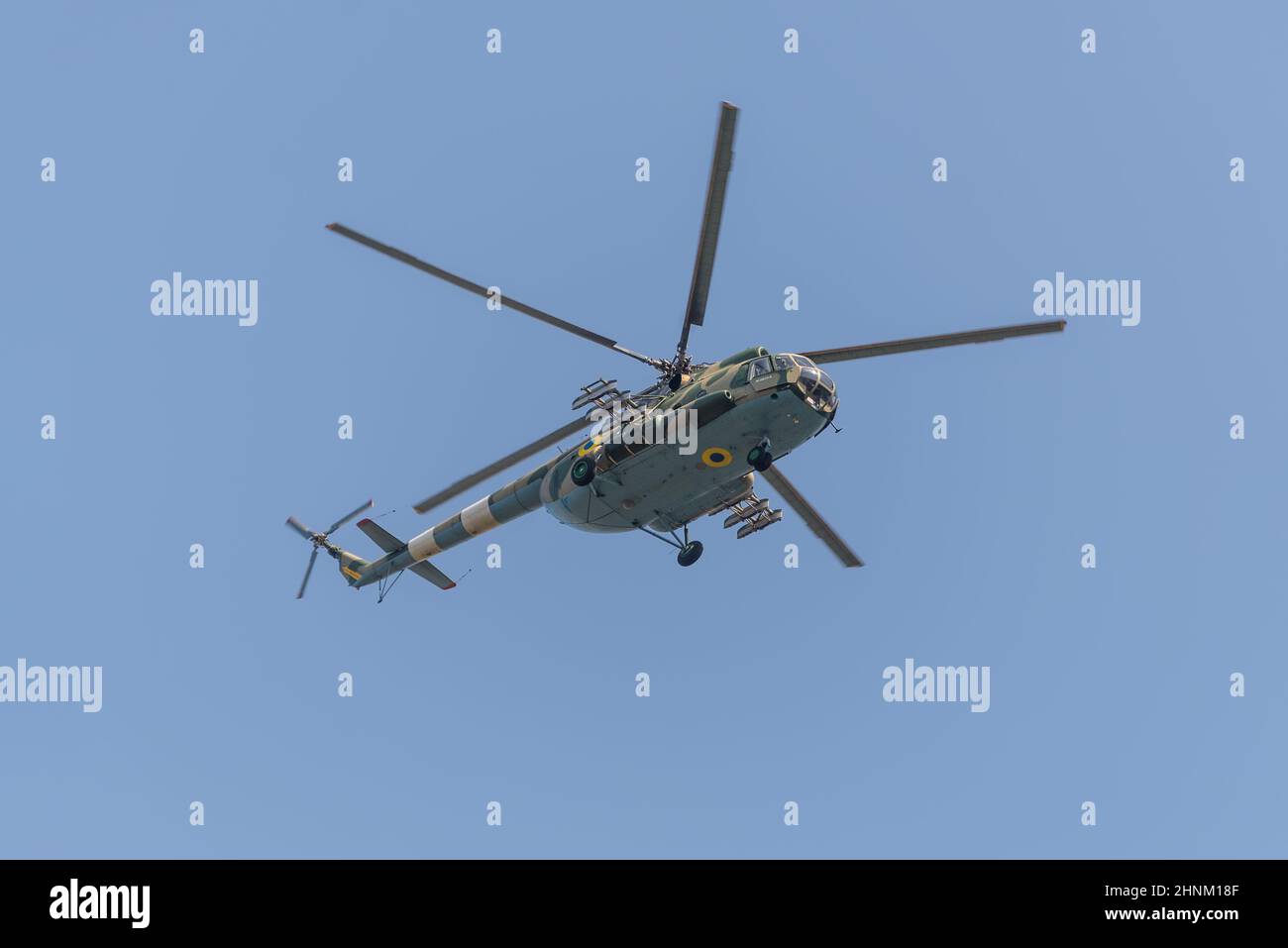 Elicottero militare ucraino mi-8 (nome della NATO: HIP) sopra la città durante la parata militare dedicata alla Giornata dell'Indipendenza. Foto Stock