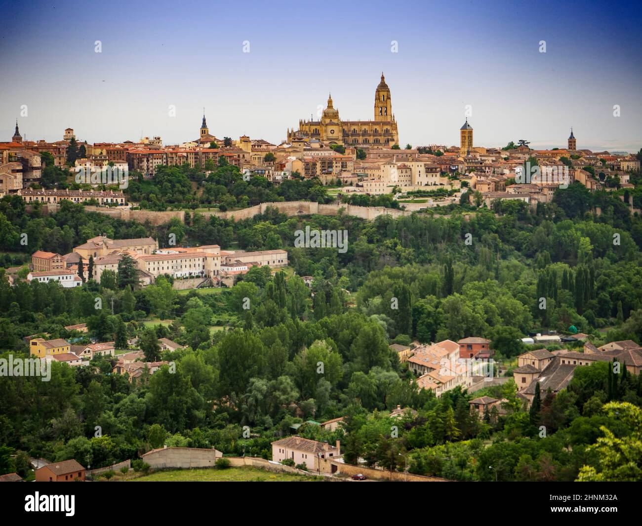 Vista sulla città monumentale di Segovia Foto Stock