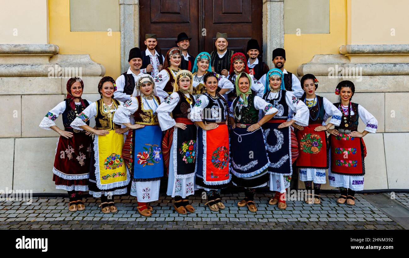 Persone rumene in abito folklorico Foto Stock