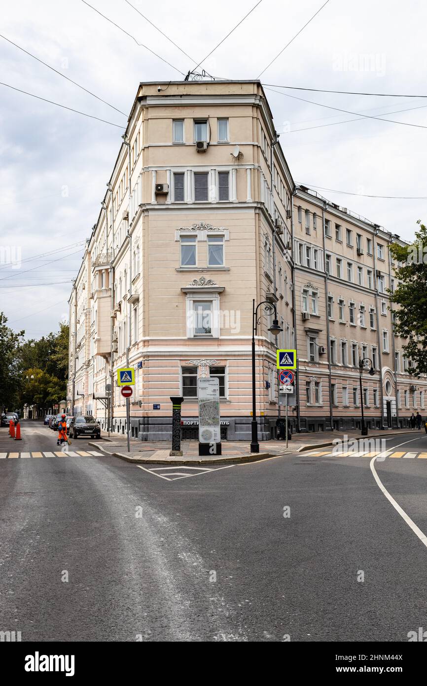 Casa d'angolo in via Spiridonovka a Mosca Foto Stock