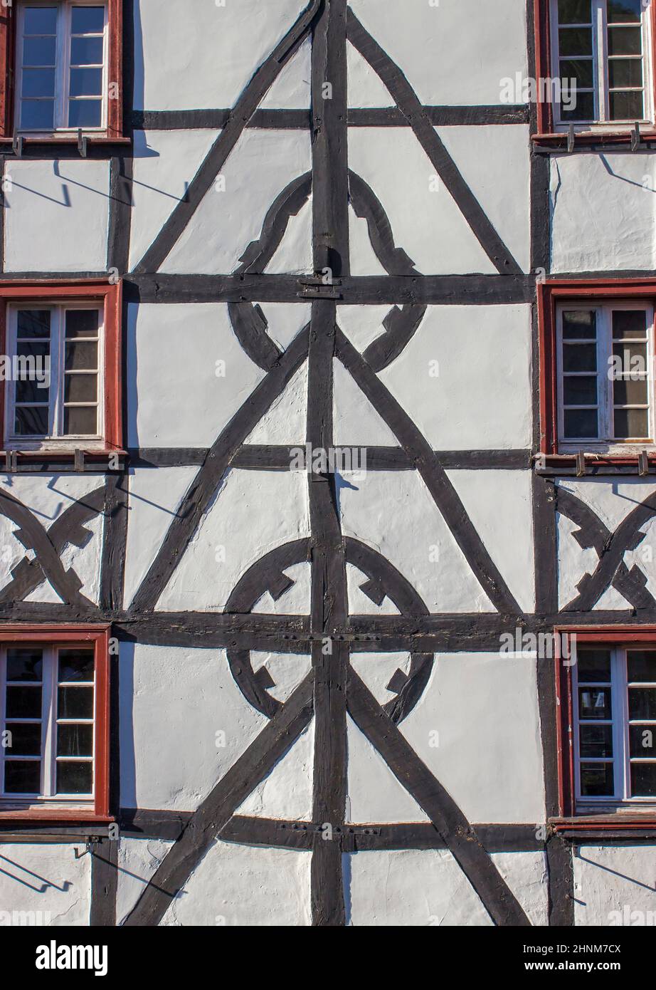 Casa pittoresca nel centro storico di Monschau Foto Stock