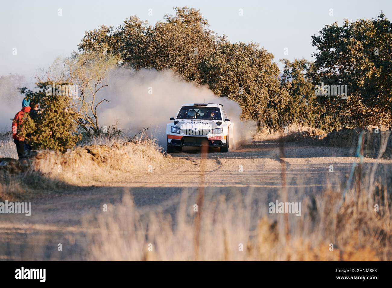 Pozoblanco, Cordoba, Spagna-ottobre, 23, 2021: rally vetture in piena concorrenza passando attraverso la prima tappa Foto Stock