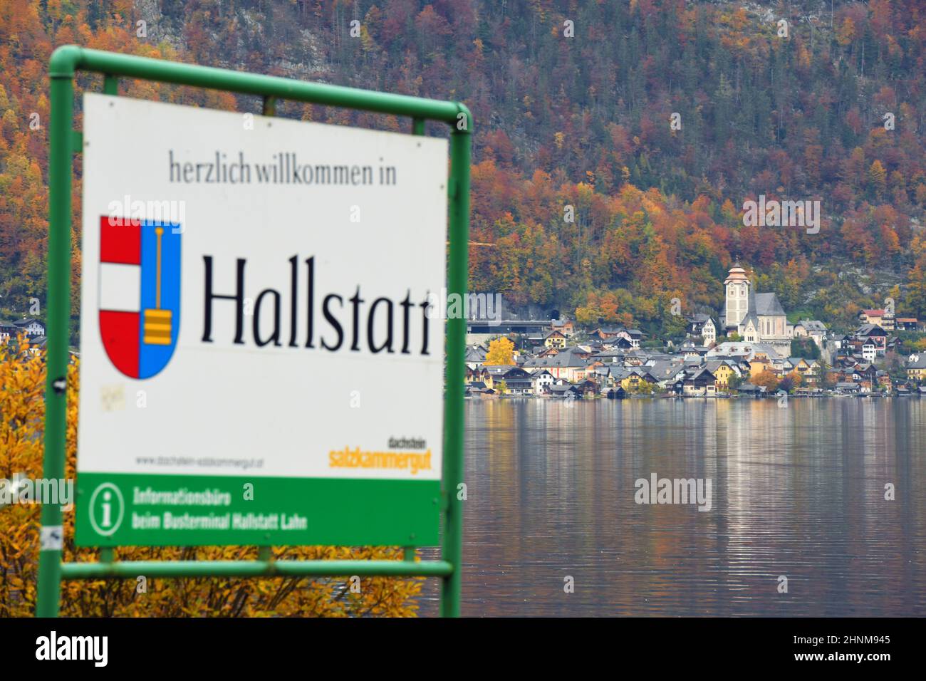 Hallstatt am Hallstätter See im Herbst, Österreich, Europa - Hallstatt sul Lago di Hallstatt in autunno, Austria, Europa Foto Stock