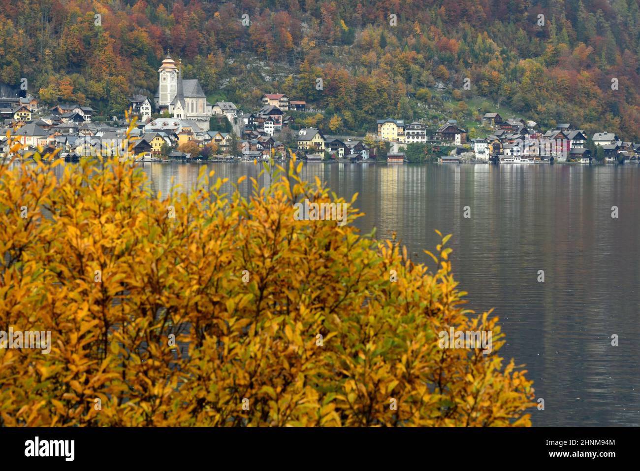 Hallstatt am Hallstätter See im Herbst, Österreich, Europa - Hallstatt sul Lago di Hallstatt in autunno, Austria, Europa Foto Stock