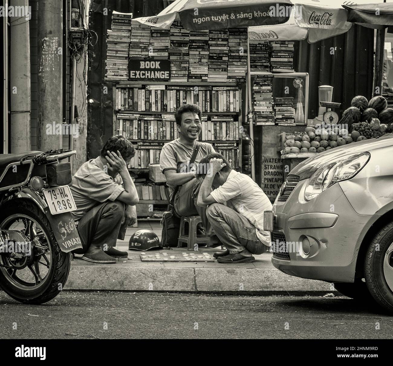27th maggio 2016. Vietnam, Nha-Trang, scambio di libri su strada Foto Stock