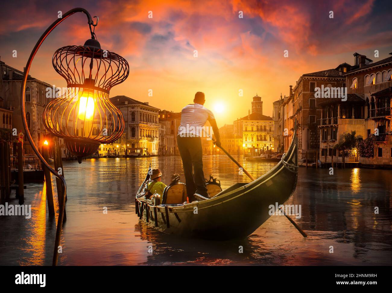 Gondoliere al tramonto Foto Stock