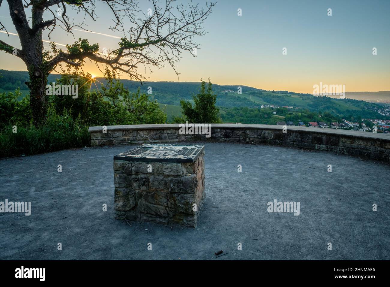 Alba su una collina nel paesaggio tedesco Foto Stock