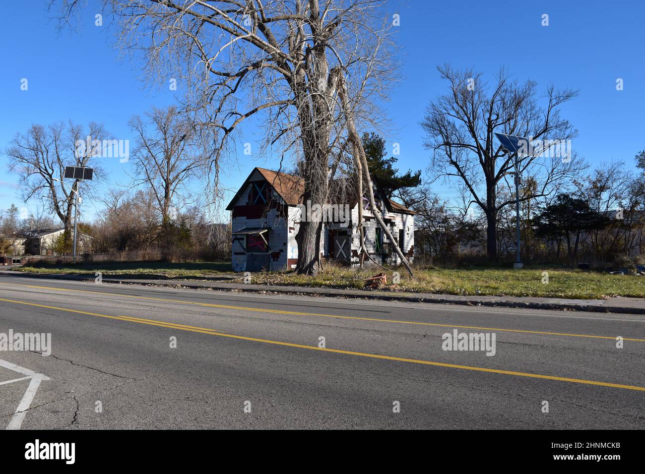 Il progetto Heidelberg su Heidelberg St, creato da Tiree Guyton & Family nel quartiere McDougall-Hunt di Detroit, Michigan, USA. Foto Stock