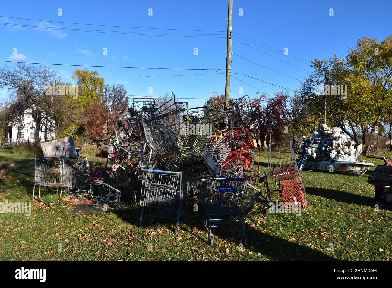 Il progetto Heidelberg su Heidelberg St, creato da Tiree Guyton & Family nel quartiere McDougall-Hunt di Detroit, Michigan, USA. Foto Stock