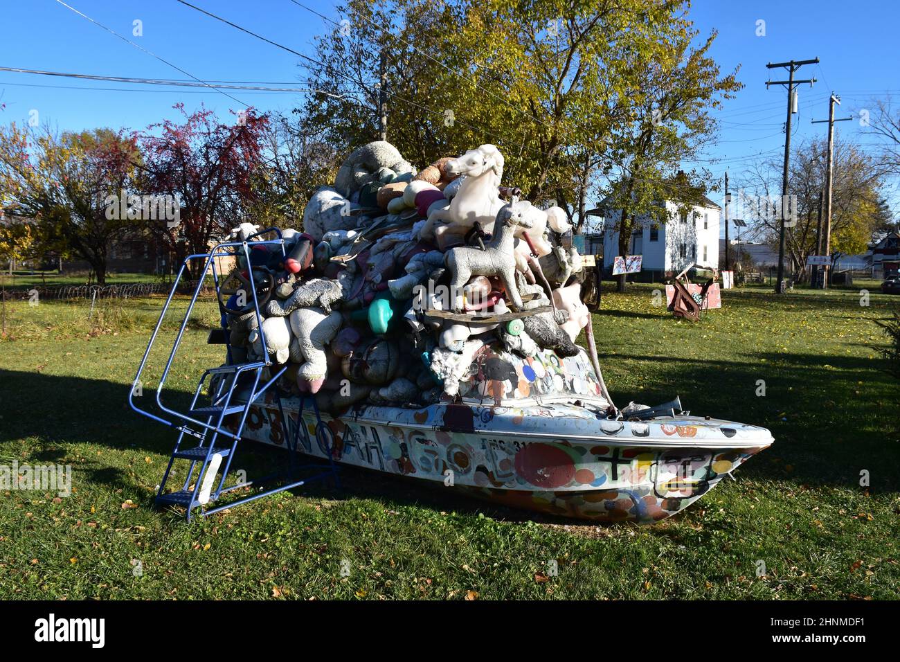 Il progetto Heidelberg su Heidelberg St, creato da Tiree Guyton & Family nel quartiere McDougall-Hunt di Detroit, Michigan, USA. Foto Stock