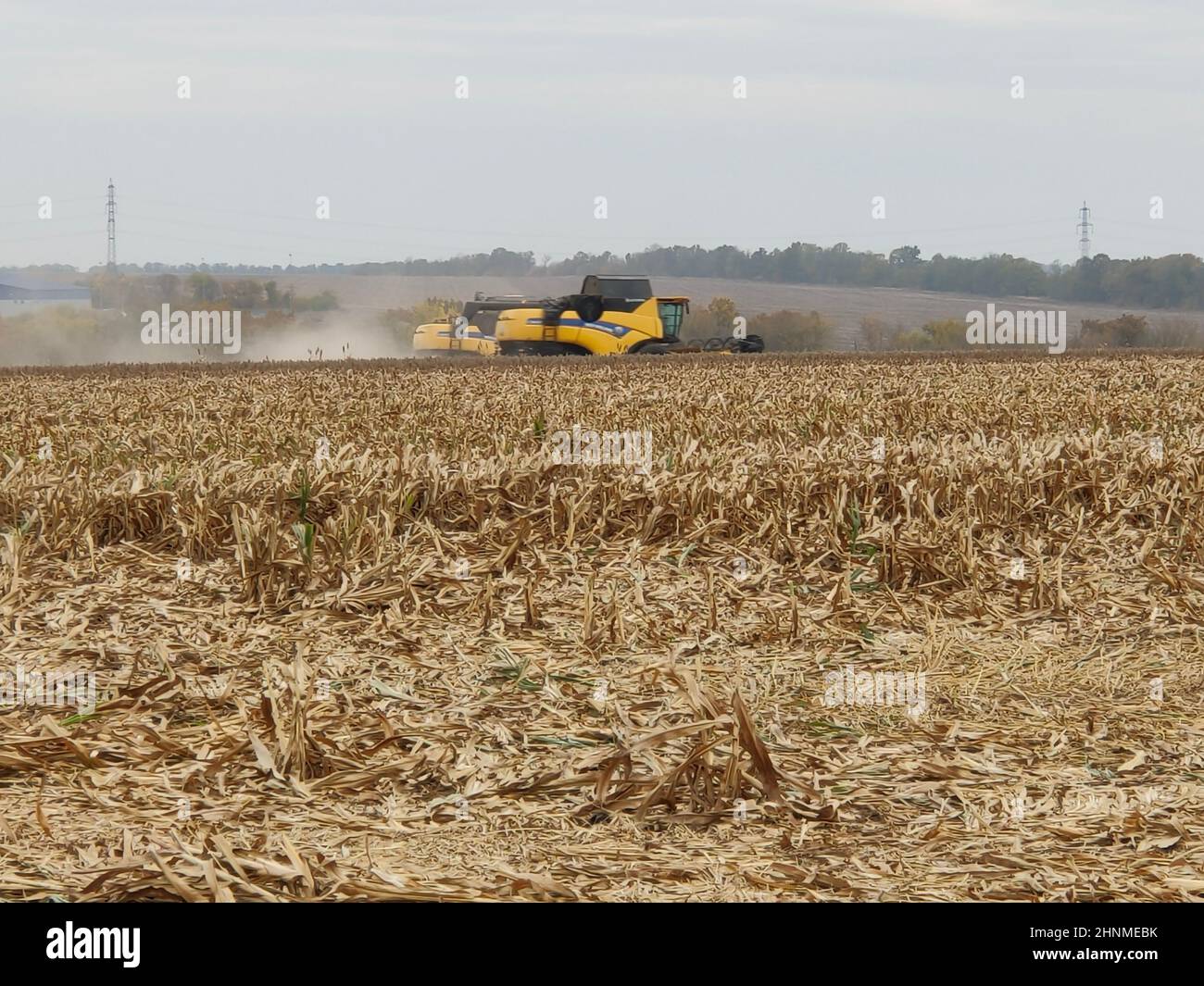 Kiev, Ucraina - 16 giugno 2020: Mietitrebbia gialla New holland o mietitrebbia New Holland CX 6,90 Foto Stock