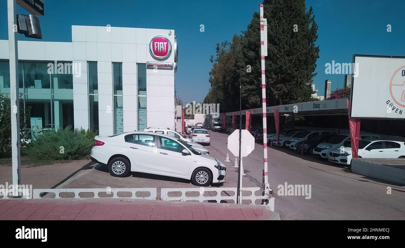 Antalya, Turchia - 11 maggio 2021: Logo della concessionaria Fiat Foto Stock