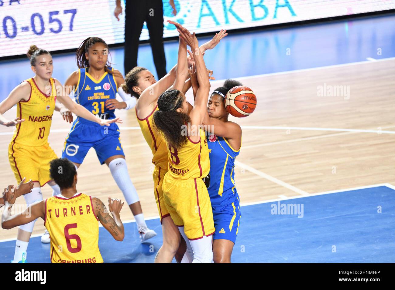 Orenburg, Russia - 31 ottobre 2019: Le ragazze giocano a basket Foto Stock