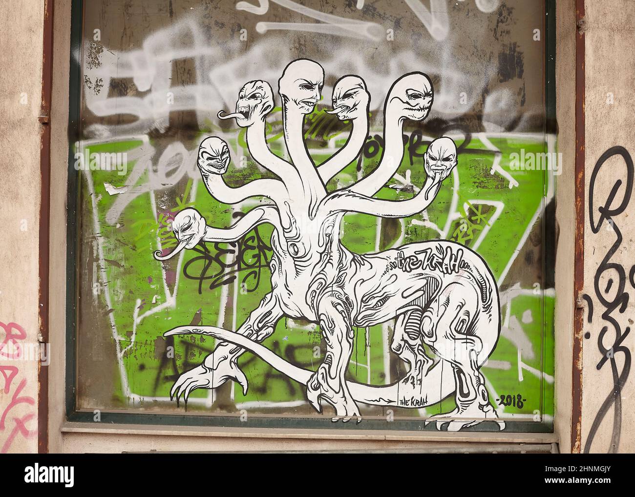 Lernaean Hydra , serpente d'acqua a nove teste, Street art ad Atene Foto Stock