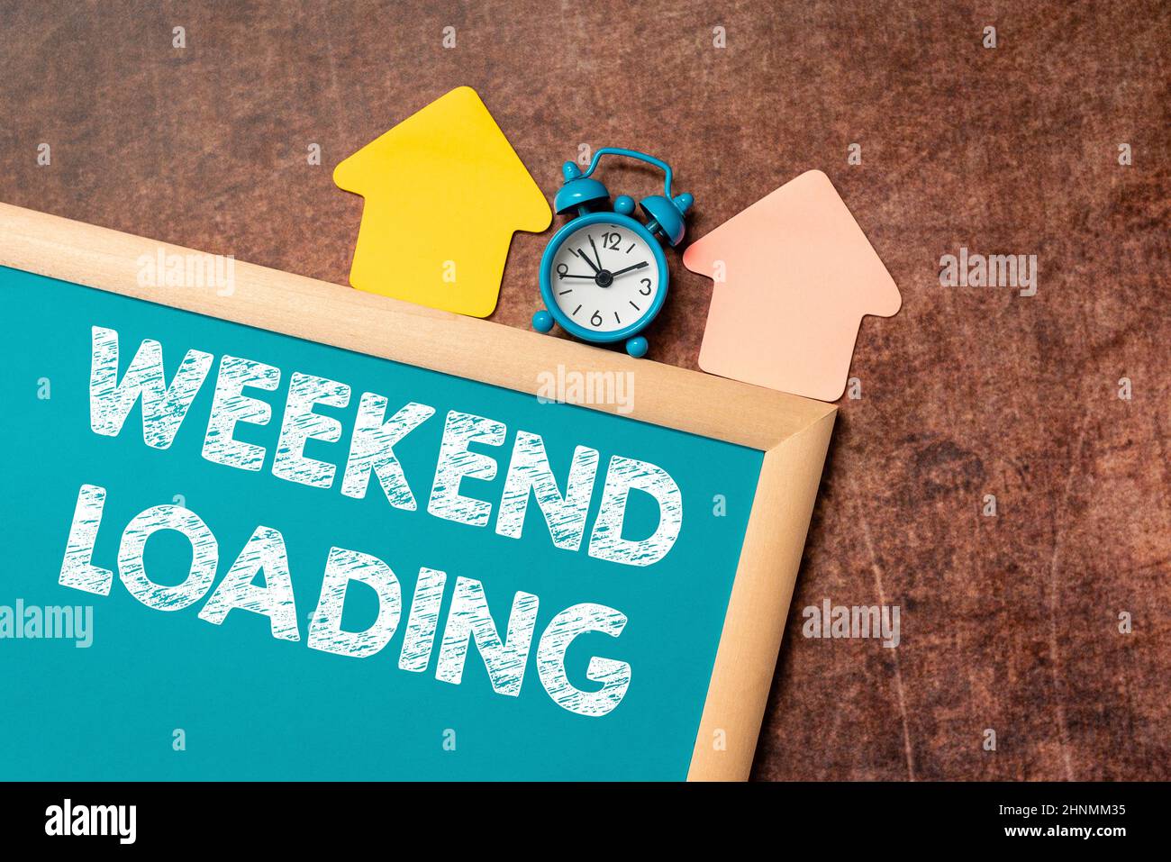 Cartello di testo che mostra Weekend Caricamento, parola per iniziare Venerdì festa relax tempo felice riposo Vacanze piani di gestione del tempo per progredire Bright Smart Foto Stock