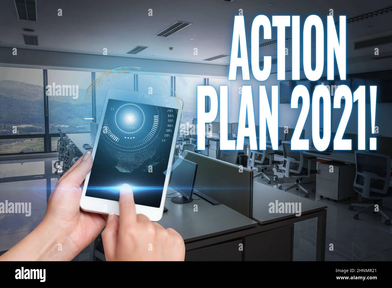 Testo che mostra Inspiration Action Plan 2021, concetto che significa strategia proposta o corso d'azione per l'anno in corso mani tenere Un telefono cellulare in laboratorio Foto Stock