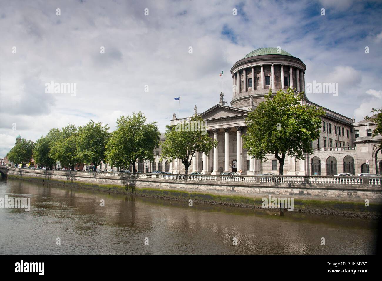 Four Courts edificio sul fiume Liffey a Dublino Irlanda Foto Stock