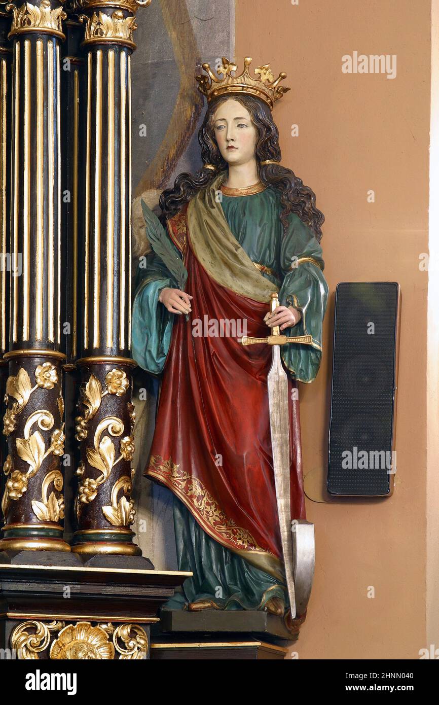 Santa Caterina d'Alessandria, statua sull'altare di nostra Signora Addolorata nella chiesa di Santa Chiara d'Assisi a Zagabria, Croazia Foto Stock