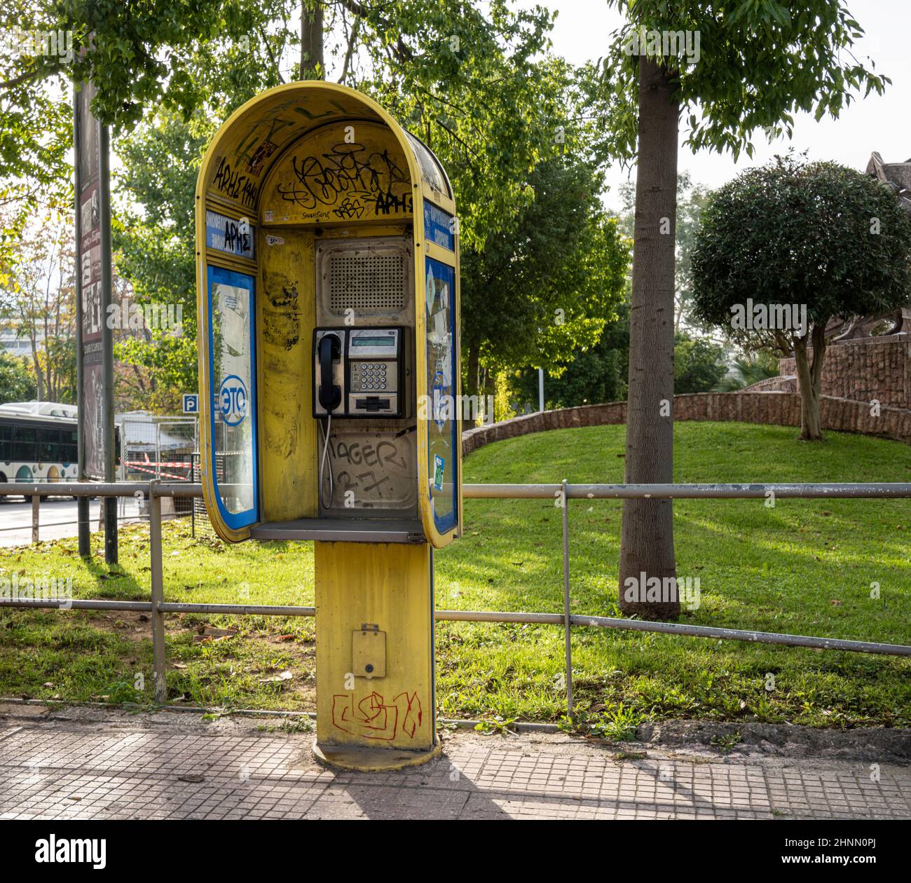 Cassetta telefonica pubblica ad Atene, Grecia Foto Stock