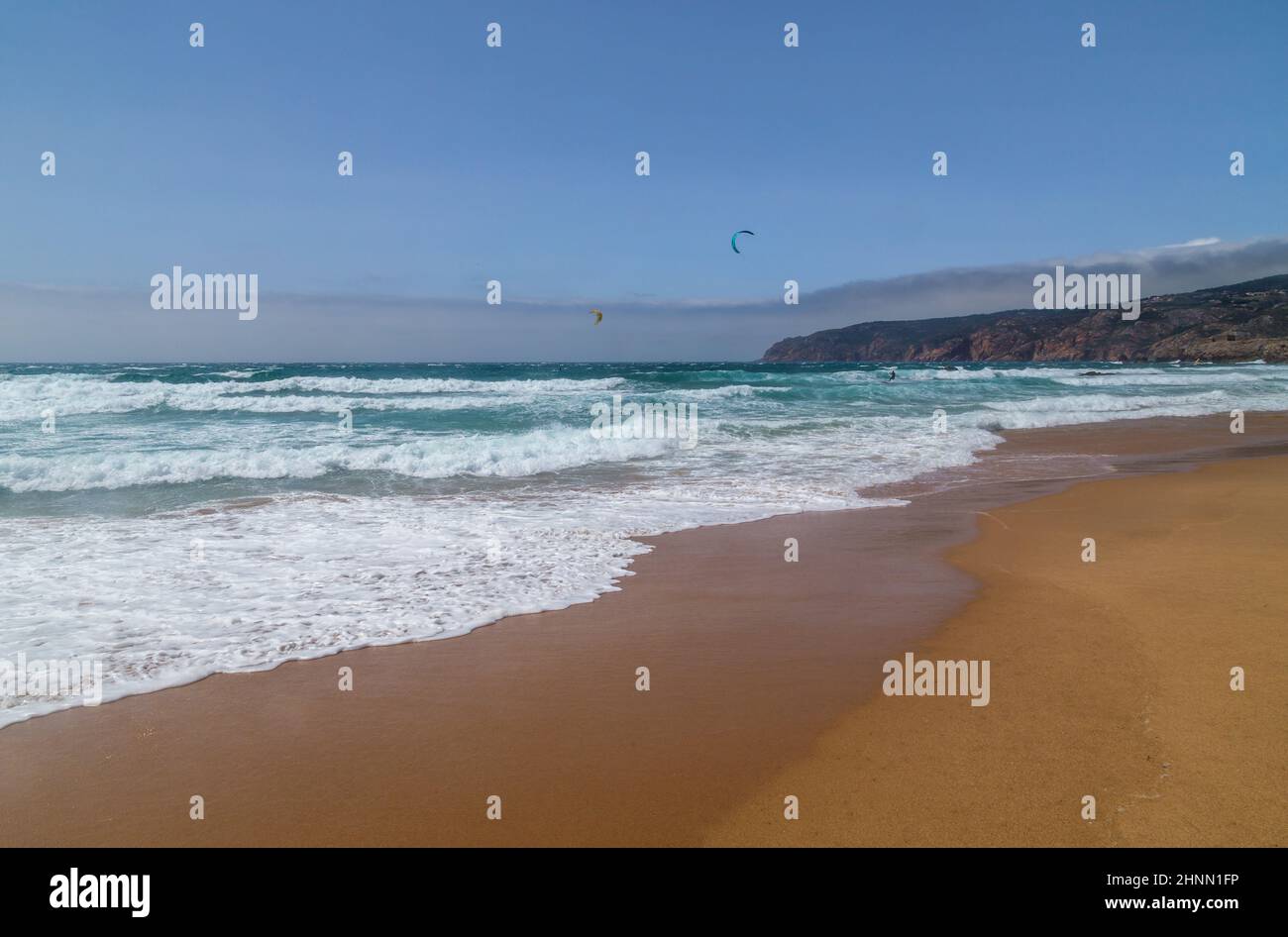 Kitesurf alla spiaggia di Guincho Foto Stock