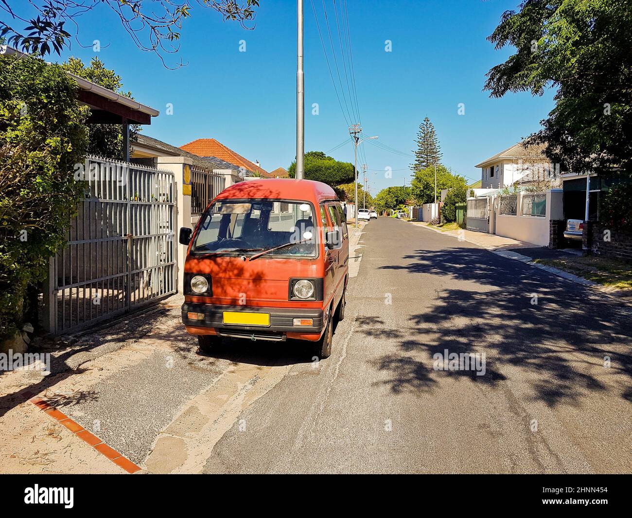 Street in Claremont, Città del Capo, Sudafrica. Tempo soleggiato Foto Stock