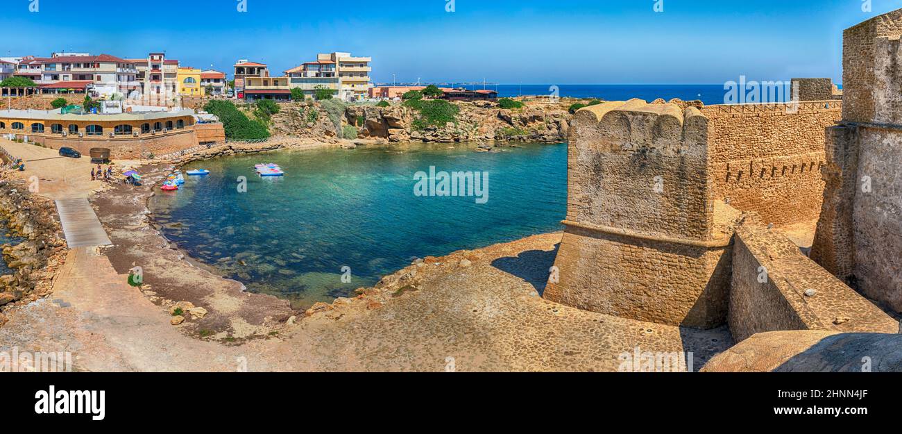 Veduta del Castello Aragonese, Isola di Capo Rizzuto, Italia Foto Stock