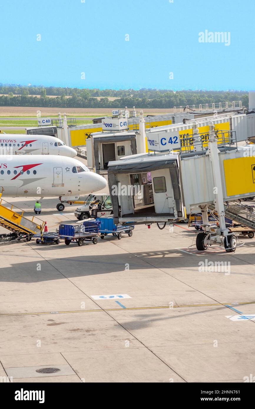 Velivoli all'imbarco dell'aeroporto internazionale di vienna Schwechart a vienna, Austria Foto Stock