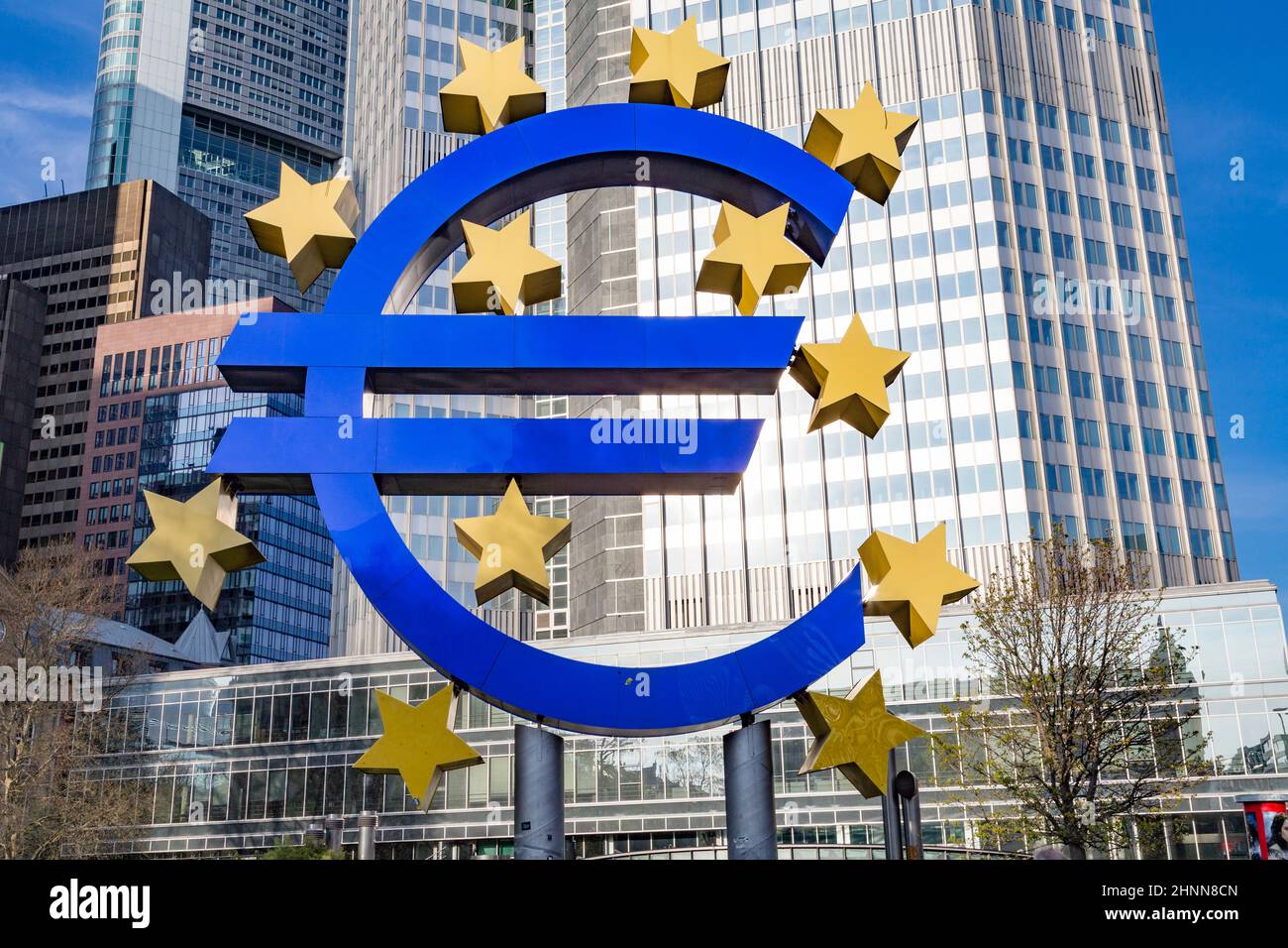 Cartello Euro. La Banca centrale europea (BCE) è la banca centrale dell'euro e gestisce la politica monetaria della zona euro a Francoforte, in Germania Foto Stock