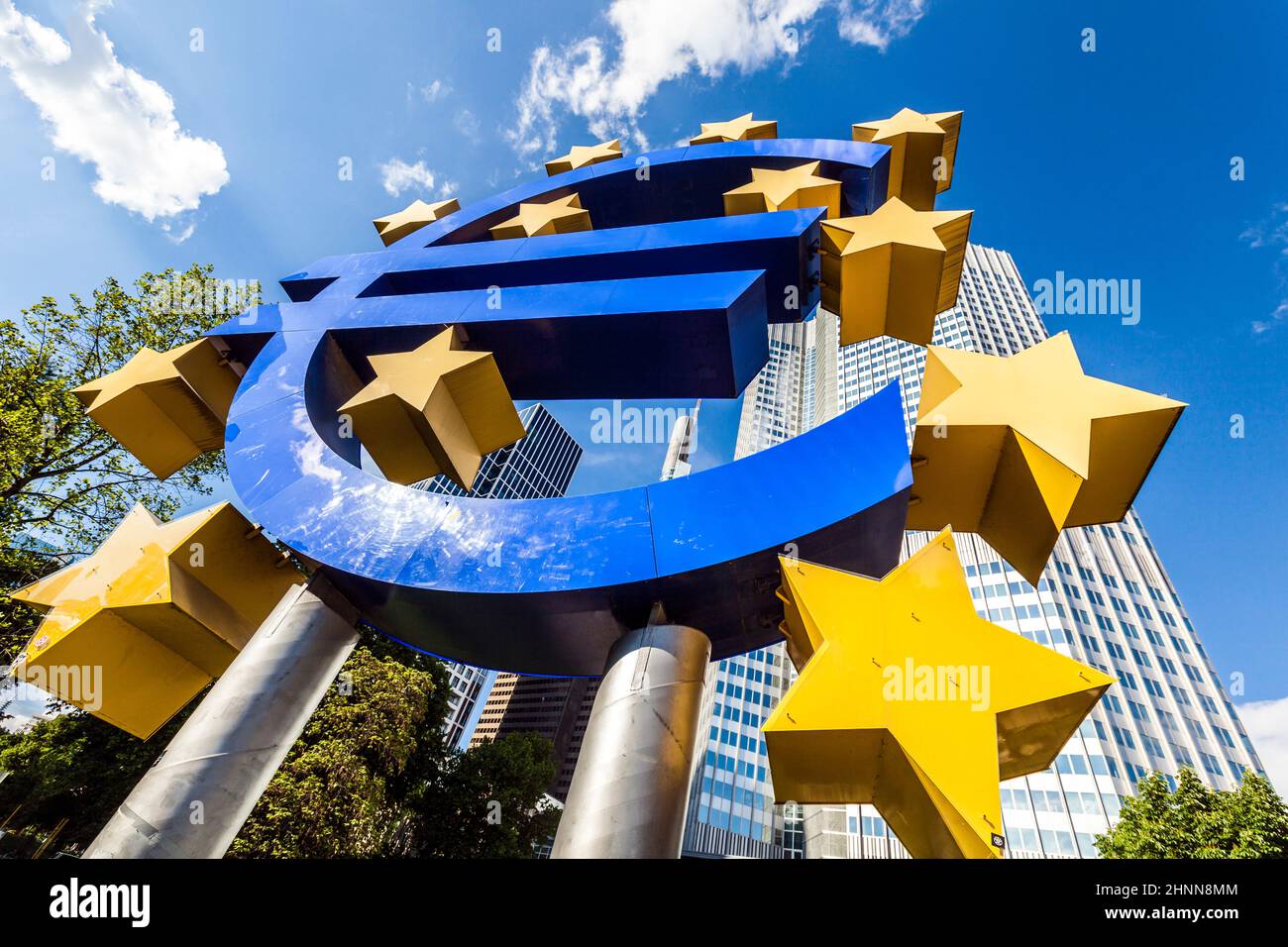 Famoso simbolo dell'euro a Francoforte sul meno Foto Stock